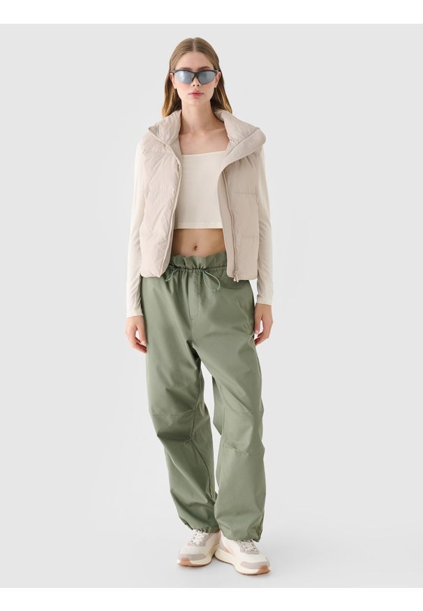 4f - 4F Longsleeve slim gładki damski - biały XS. Okazja: na co dzień. Typ kołnierza: dekolt w karo. Kolor: biały. Długość: długie. Wzór: gładki. Materiał: dzianina, wiskoza, jersey, materiał, elastan. Długość rękawa: długi rękaw. Sezon: lato, wiosna. Styl: klasyczny, sportowy, casual
