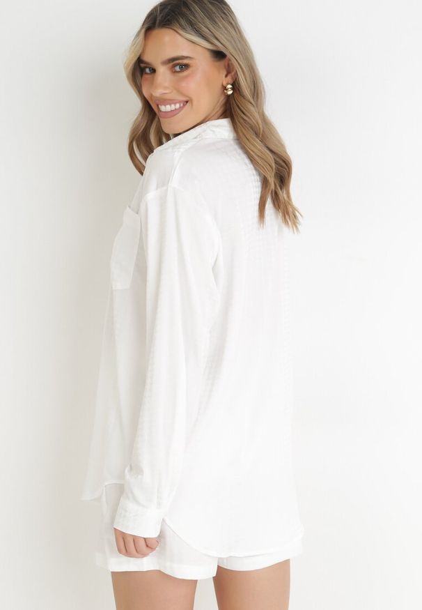 Born2be - Biały Komplet 2-częściowy z Koszulą i Szortami Adelise. Kolor: biały. Wzór: aplikacja