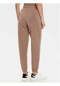 Guess Spodnie dresowe V5RB11 KCAY2 Brązowy Regular Fit. Kolor: brązowy. Materiał: syntetyk #3