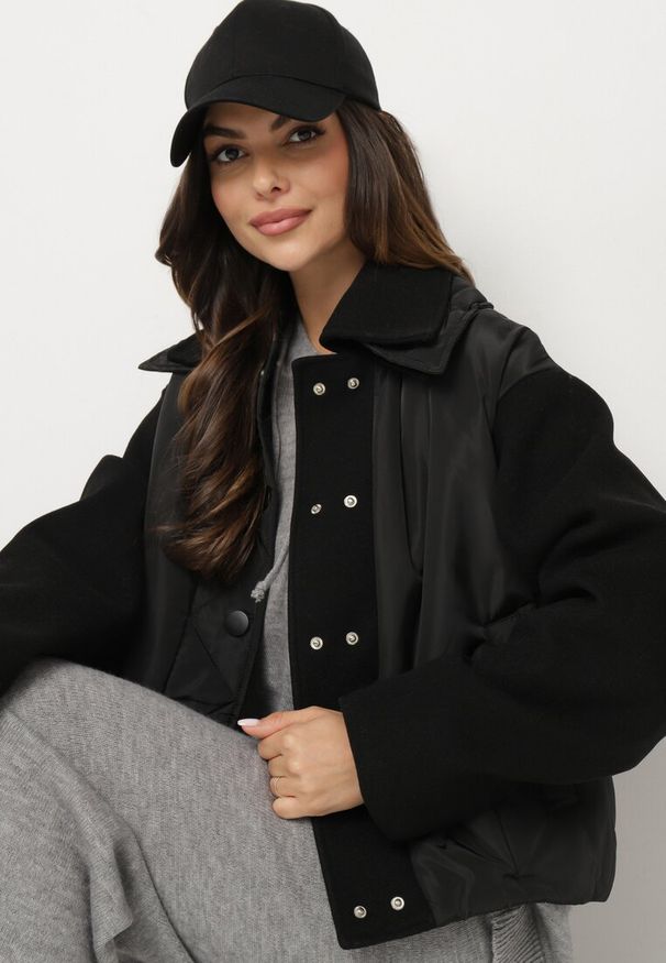 Born2be - Czarna Kurtka z Łączonych Materiałów z Odpinanym Kołnierzem Liotana. Okazja: na co dzień. Kolor: czarny. Materiał: materiał. Długość rękawa: długi rękaw. Długość: długie. Styl: casual, elegancki