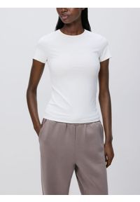 Reserved - Gładki t-shirt - biały. Kolor: biały. Materiał: dzianina. Wzór: gładki
