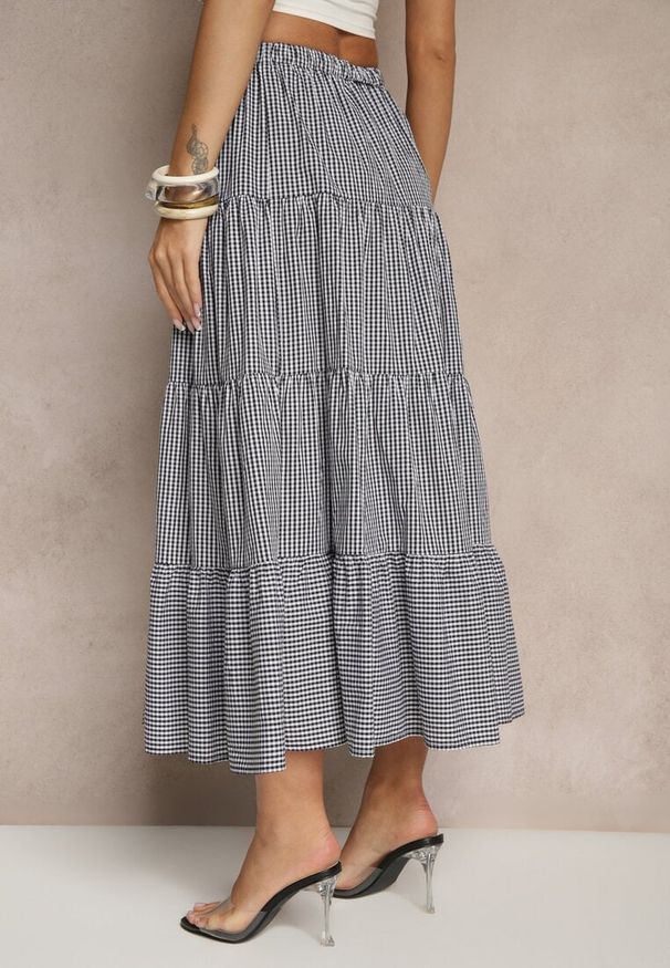 Renee - Czarno-Biała Spódnica w Kratkę z Bawełny o Rozkloszowanym Kroju Stemani. Kolor: czarny. Materiał: bawełna. Wzór: kratka. Styl: klasyczny, elegancki