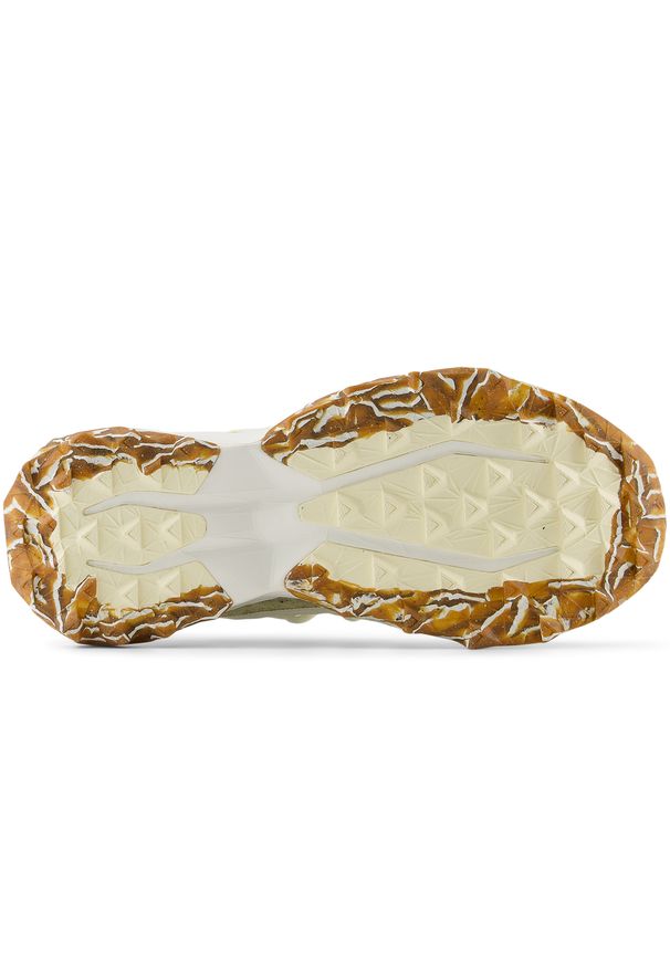 Buty damskie New Balance DynaSoft Tektrel WTTTRCC1 – beżowe. Zapięcie: sznurówki. Kolor: beżowy. Materiał: materiał, syntetyk. Szerokość cholewki: normalna. Sport: bieganie, fitness