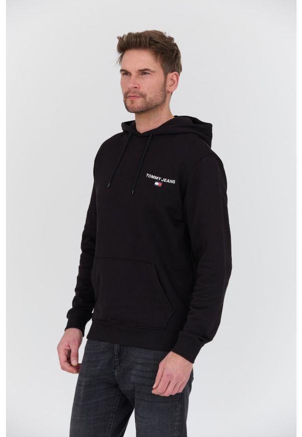 Tommy Jeans - TOMMY JEANS Czarna bluza z kapturem. Typ kołnierza: kaptur. Kolor: czarny