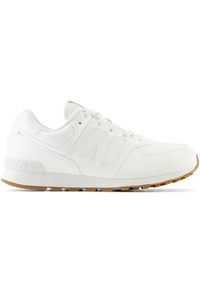 Buty dziecięce New Balance GC574NWW – białe. Okazja: na co dzień. Kolor: biały. Materiał: syntetyk, skóra. Szerokość cholewki: normalna. Model: New Balance 574