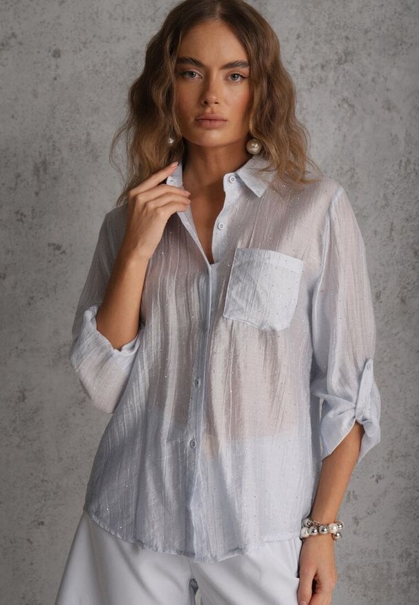 Renee - Niebieska Prześwitująca Koszula z Cyrkoniami Arialle. Okazja: na co dzień. Kolor: niebieski. Materiał: jeans. Styl: casual