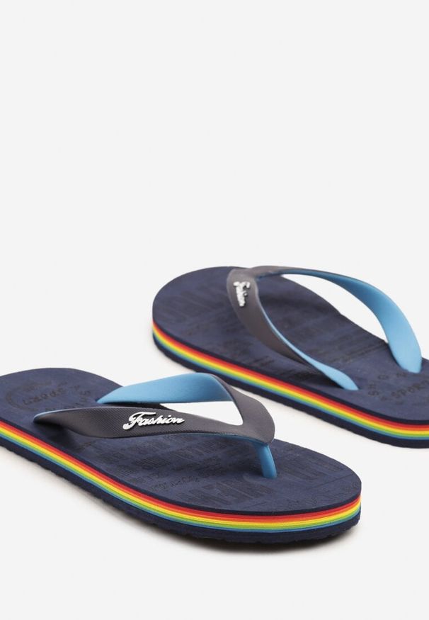 Born2be - Granatowe Japonki Ozdobione Napisami Ballisen. Okazja: na co dzień, na plażę. Kolor: niebieski. Wzór: napisy, aplikacja. Sezon: lato. Styl: klasyczny, casual
