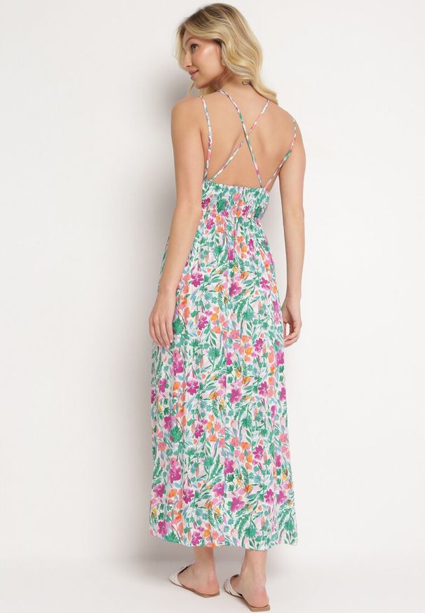 Born2be - Zielono-Niebieska Letnia Sukienka z Wiskozy w Kwiatki z Ozdobnymi Ramiączkami i Gumką w Pasie Triagena. Okazja: na spacer, na imprezę. Typ kołnierza: dekolt w serek. Kolor: zielony. Materiał: wiskoza. Długość rękawa: na ramiączkach. Wzór: kwiaty. Sezon: lato