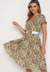 Born2be - Beżowo-Zielona Wiskozowa Sukienka Rozkloszowana we Wzór Paisley Mastis. Kolor: beżowy. Materiał: wiskoza. Wzór: paisley #1