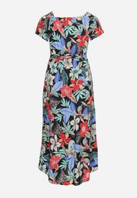 Born2be - Czarno-Zielona Sukienka z Wiskozy w Kwiaty Rozkloszowana Wiązana w Talii Quilbia. Okazja: na spacer, na plażę. Typ kołnierza: dekolt hiszpanka. Kolor: czarny. Materiał: wiskoza. Długość rękawa: krótki rękaw. Wzór: kwiaty. Sezon: lato #7