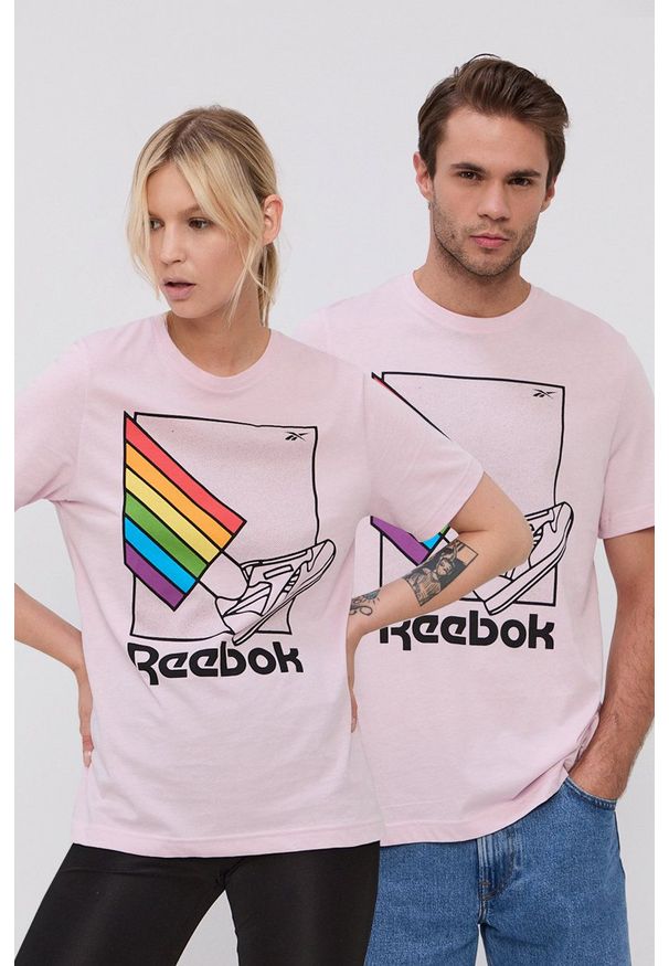 Reebok - T-shirt bawełniany. Okazja: na co dzień. Kolor: różowy. Materiał: bawełna. Wzór: nadruk. Styl: casual