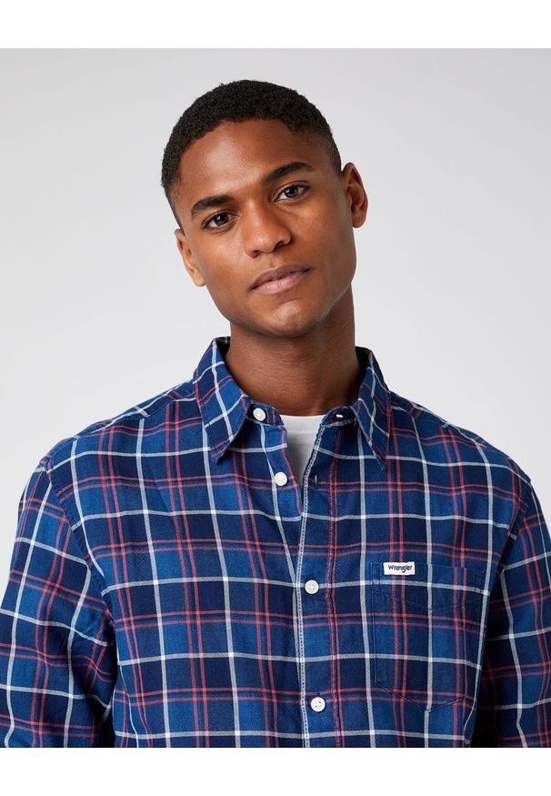Wrangler - WRANGLER LS 1PKT SHIRT MĘSKA KOSZULA DŁUGI RĘKAW MID INDIGO W5A11BX8E 112141402. Długość rękawa: długi rękaw. Długość: długie