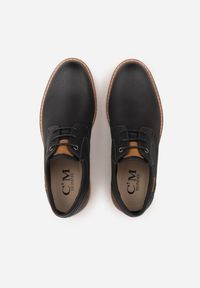 Born2be - Czarne Sznurowane Półbuty Zdobione Drobną Perforacją Dimates. Okazja: na co dzień, na spotkanie biznesowe, do pracy. Kolor: czarny. Materiał: jeans. Wzór: aplikacja. Styl: casual, biznesowy, klasyczny #6