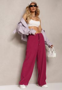 Renee - Fioletowe Szerokie Spodnie o Prążkowanym Kroju z Gumką w Pasie Jovulla. Kolor: fioletowy. Materiał: prążkowany #5