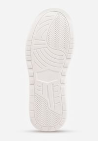 Born2be - Białe Sneakersy VICES na Platformie z Ozdobną Perforacją na Nosku Riovera. Okazja: na co dzień. Kolor: biały. Materiał: jeans, dresówka. Obcas: na platformie #7