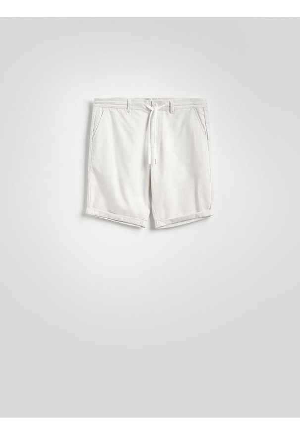 Reserved - Szorty z domieszką lnu - beżowy. Kolor: beżowy. Materiał: len