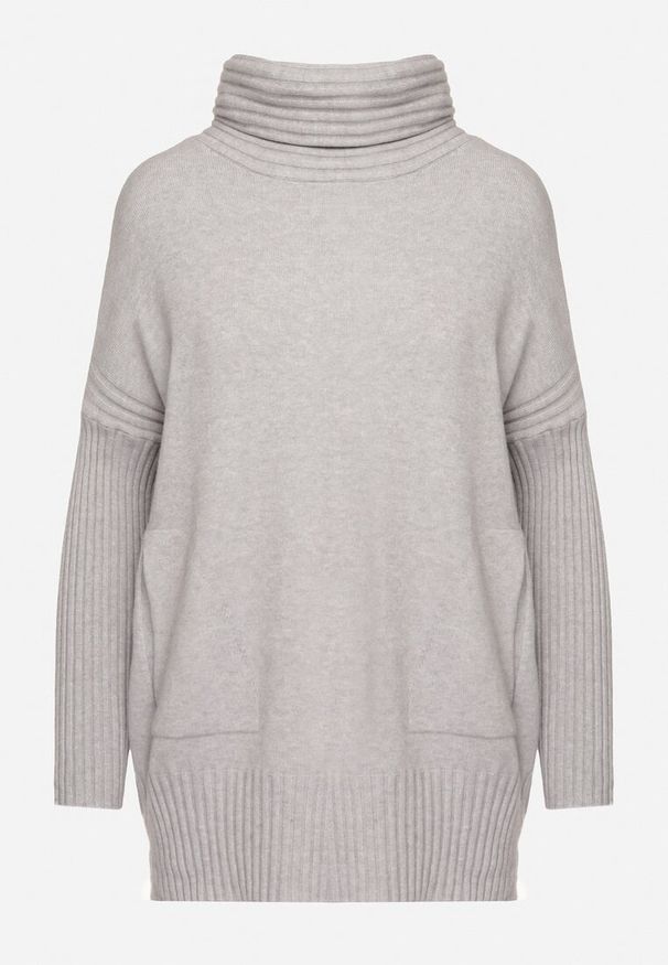 Born2be - Jasnoszary Golf z Wiskozą o Prostym Kroju z Kieszeniami Linneelia. Okazja: na co dzień. Typ kołnierza: golf. Kolor: szary. Materiał: wiskoza. Długość rękawa: długi rękaw. Długość: długie. Styl: casual, elegancki