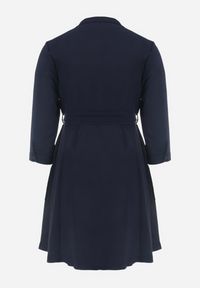 Born2be - Granatowa Rozkloszowana Mini Sukienka Zapinana na Guziki z Materiałowym Paskiem Vleco. Kolor: niebieski. Materiał: materiał. Długość: mini #2