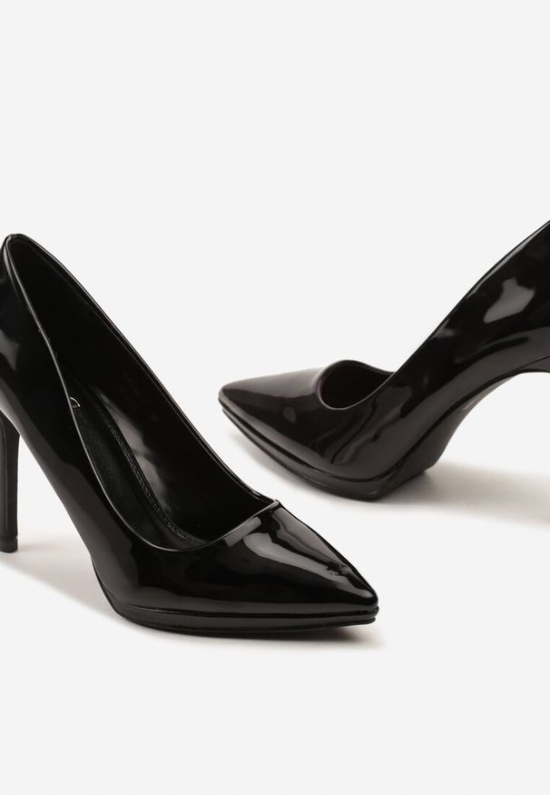 Renee - Czarne Wysokie Szpilki z Lakierowanej Imitacji Skóry Banesi. Okazja: na imprezę. Kolor: czarny. Materiał: lakier, skóra. Obcas: na szpilce. Styl: elegancki. Wysokość obcasa: średni