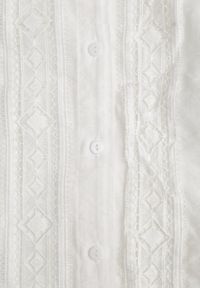 Born2be - Biała Koszula ze Stójką i Koronką Argochis. Typ kołnierza: kołnierzyk stójkowy. Kolor: biały. Materiał: koronka. Wzór: koronka #7