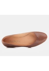 Marco Shoes Baleriny z brązowej skóry zamszowej. Kolor: brązowy. Materiał: skóra, zamsz