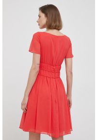 Emporio Armani sukienka kolor czerwony mini rozkloszowana. Kolor: czerwony. Materiał: tkanina. Długość rękawa: krótki rękaw. Długość: mini