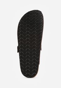 Born2be - Brązowe Zamszowe Klapki w Stylu Chodaków Ozdobione Klamrą Irinania. Okazja: na co dzień. Kolor: brązowy. Materiał: zamsz. Wzór: aplikacja. Styl: casual #4