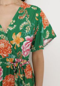 Born2be - Zielona Sukienka Maxi z Gumką w Talii z Szerokimi Rękawami i Kwiatowym Printem Nodriala. Okazja: na imprezę. Kolor: zielony. Wzór: nadruk, kwiaty. Sezon: lato. Długość: maxi #4