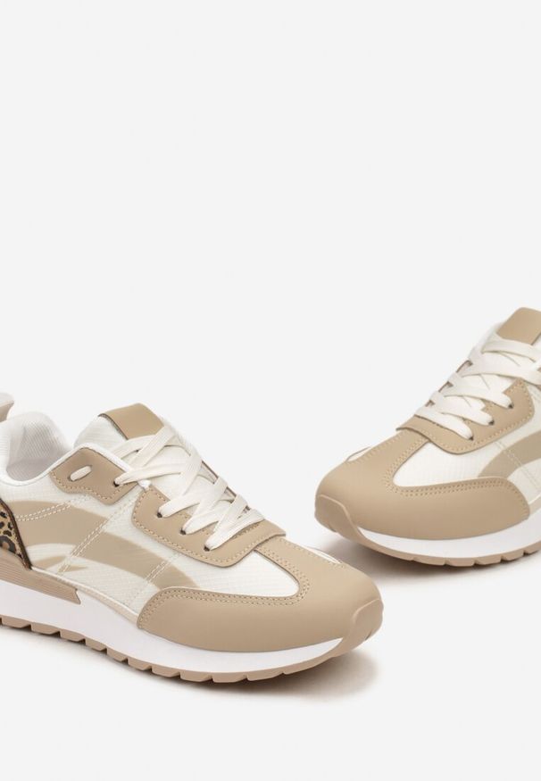 Renee - Ciemnobeżowe Sznurowane Sneakersy z Materiałowymi Wstawkami Aneril. Kolor: beżowy. Materiał: materiał