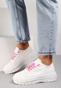 Renee - Biało-Różowe Sneakersy Mellaea. Wysokość cholewki: przed kostkę. Zapięcie: sznurówki. Kolor: biały. Materiał: materiał. Szerokość cholewki: normalna. Wzór: aplikacja #5