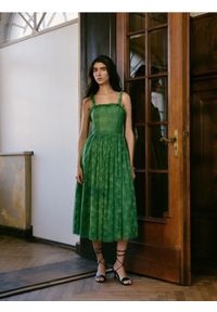 Reserved - Koronkowa sukienka midi - zielony. Kolor: zielony. Materiał: koronka. Długość: midi #1