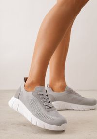 Born2be - Szare Dzianinowe Sneakersy na Grubej Podeszwie ze Żłobieniami Enolora. Okazja: na co dzień, na spacer. Kolor: szary. Materiał: dzianina. Szerokość cholewki: normalna. Sport: turystyka piesza, fitness #1