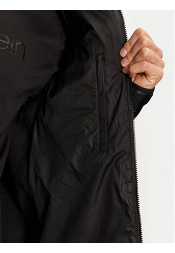 Calvin Klein Performance Kurtka przejściowa 00GMF4O517 Czarny Regular Fit. Kolor: czarny. Materiał: syntetyk