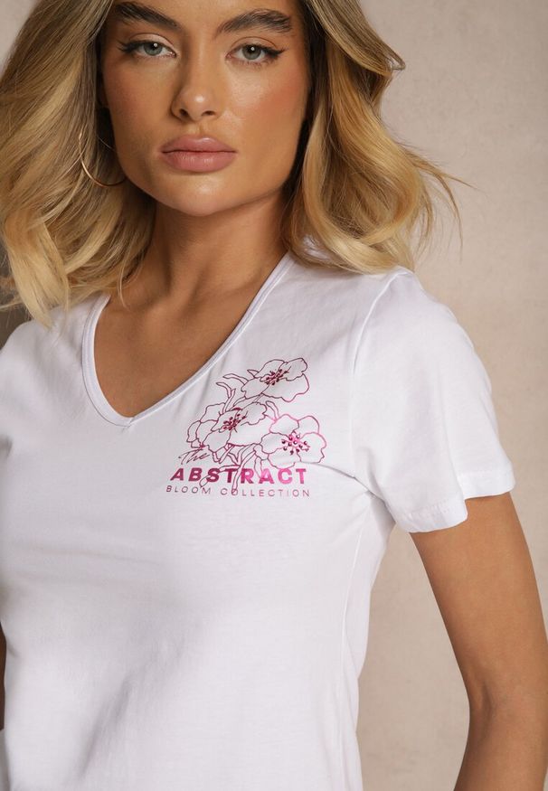 Renee - Biały T-shirt Bawełniany z Nadrukiem i Dekoltem w Serek Elarinia. Okazja: na co dzień. Typ kołnierza: dekolt w serek. Kolor: biały. Materiał: bawełna. Wzór: nadruk. Styl: elegancki, casual