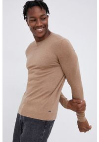 Tom Tailor Sweter męski kolor brązowy. Okazja: na co dzień. Kolor: brązowy. Materiał: materiał, jedwab, tkanina, dzianina. Długość rękawa: długi rękaw. Długość: długie. Styl: casual #1