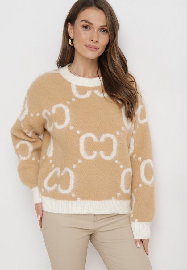Born2be - Beżowy Sweter Oversize Phisnun. Kolor: beżowy. Materiał: jeans, sztruks, dzianina. Długość rękawa: długi rękaw. Długość: długie. Sezon: zima, jesień. Styl: vintage, klasyczny