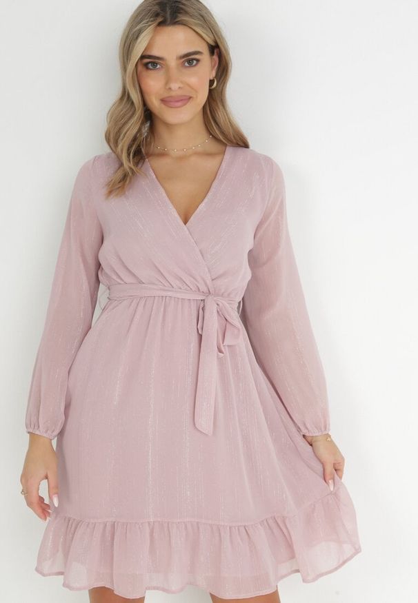 Born2be - Różowa Sukienka Pronestra. Kolor: różowy. Materiał: tkanina, materiał. Wzór: gładki. Typ sukienki: kopertowe. Styl: elegancki. Długość: mini