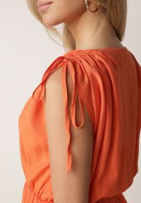 Born2be - Pomarańczowa Sukienka Typu Bombka Ozdobiona Wiązaniami przy Ramionach Cassara. Okazja: na co dzień, na spacer. Kolor: pomarańczowy. Materiał: mesh. Wzór: aplikacja. Typ sukienki: bombki. Styl: casual, elegancki #4