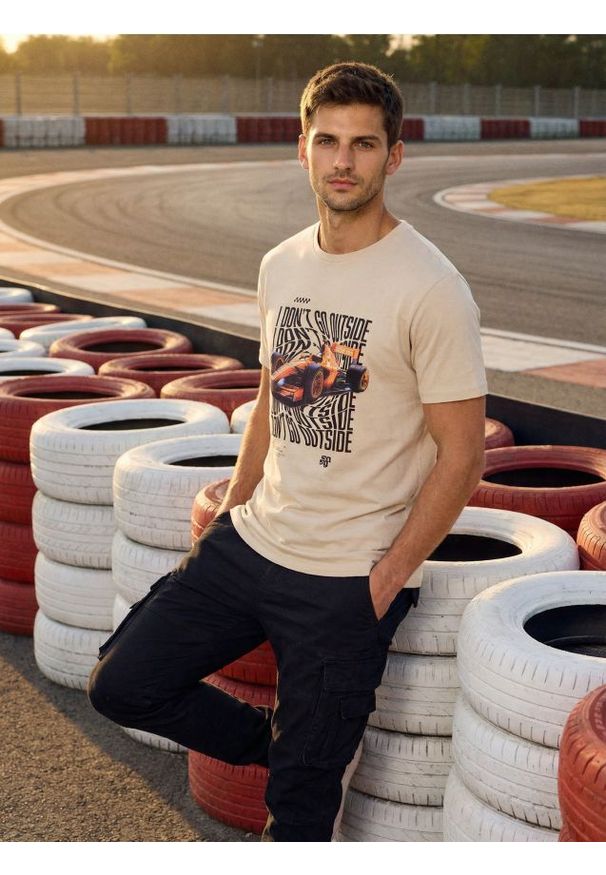 Sinsay - Bawełniana koszulka z nadrukiem - kremowy. Kolor: kremowy. Materiał: bawełna. Wzór: nadruk