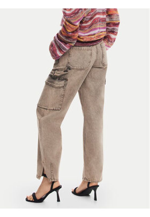 Desigual Jeansy Casandr 24WWDD96 Szary Straight Fit. Kolor: szary