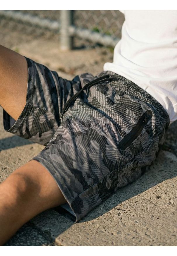 Sinsay - Bawełniane szorty ze wzorem moro - wielobarwny. Materiał: bawełna. Wzór: moro