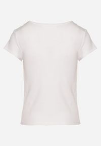 Born2be - Biały T-shirt z Wiskozą z Prążkowanej Dzianiny Ralendria. Okazja: na co dzień. Typ kołnierza: dekolt w serek. Kolor: biały. Materiał: dzianina, wiskoza, prążkowany. Wzór: aplikacja, prążki. Styl: klasyczny, casual #5