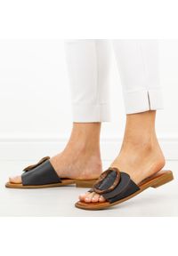 Czarne skórzane klapki damskie T.Sokolski 772. Okazja: na imprezę. Kolor: czarny. Materiał: skóra. Wzór: aplikacja. Sezon: lato. Styl: elegancki, klasyczny #1