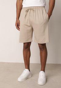 Born2be - Beżowe Szorty Dresowe z Bawełną i Sznurkami Leofiel. Okazja: na co dzień, na spacer. Kolor: beżowy. Materiał: bawełna, dresówka. Wzór: napisy. Styl: casual, klasyczny #8