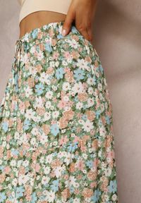 Renee - Zielona Bawełniana Spódnica Maxi z Troczkiem i Printem w Kwiaty Yibji. Kolor: zielony. Materiał: bawełna. Wzór: nadruk, kwiaty. Styl: boho #5