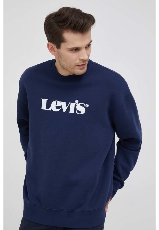 Levi's® - Levi's bluza męska kolor granatowy z nadrukiem. Okazja: na spotkanie biznesowe. Kolor: niebieski. Materiał: dzianina. Wzór: nadruk. Styl: biznesowy
