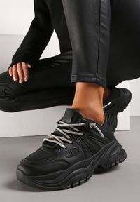 Renee - Czarne Sneakersy na Nieregularnej Grubej Podeszwie z Cyrkoniami Adirka. Okazja: na co dzień. Kolor: czarny. Materiał: jeans, bawełna #1