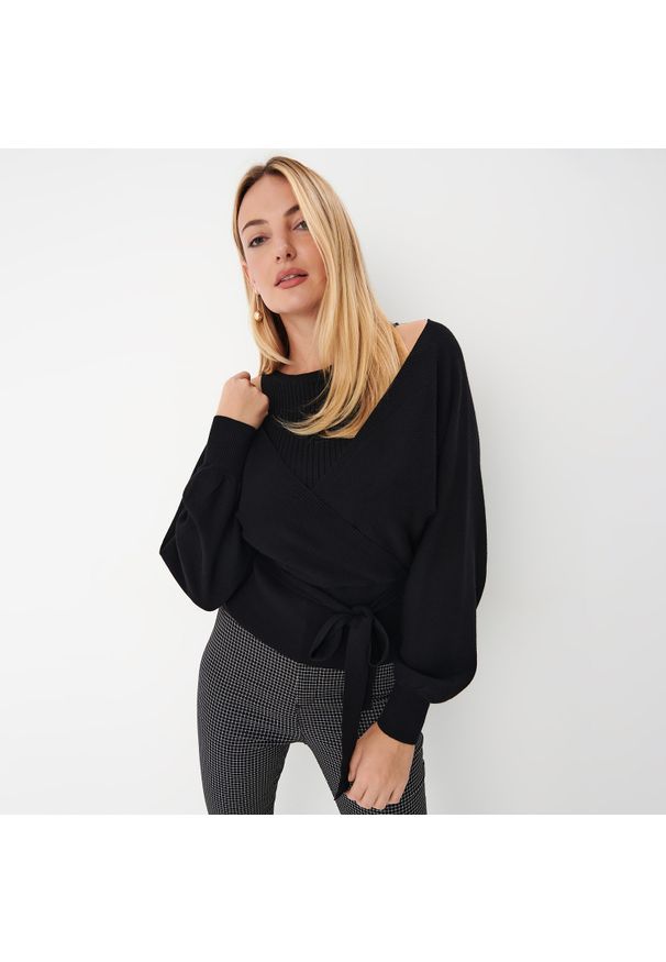 Mohito - Czarny sweter z wiązaniem - Czarny. Kolor: czarny