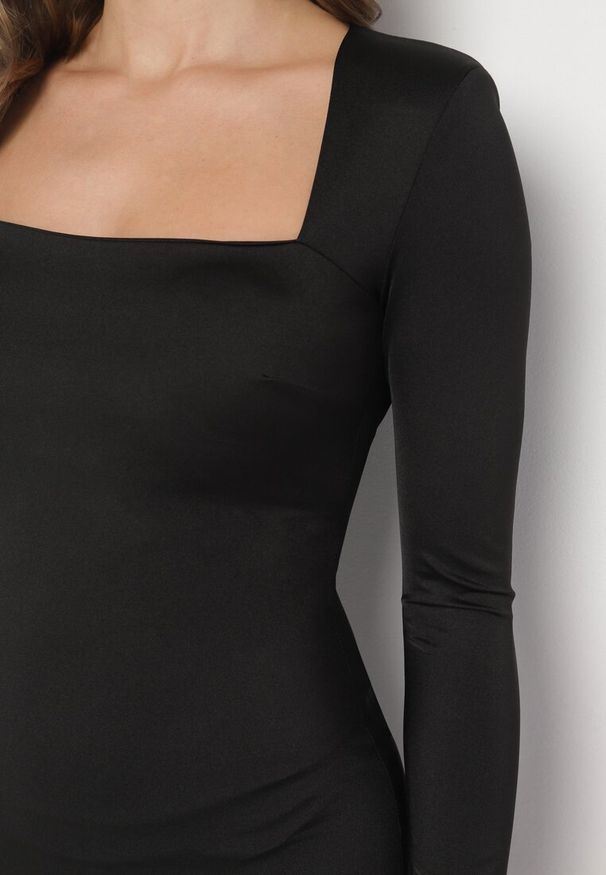 Born2be - Czarna Sukienka Longsleeve o Dopasowanym Kroju z Kwadratowym Dekoltem Kortewis. Okazja: na co dzień. Typ kołnierza: dekolt kwadratowy. Kolor: czarny. Długość rękawa: długi rękaw. Typ sukienki: dopasowane. Styl: wizytowy, klasyczny, elegancki, casual
