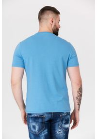 Guess - GUESS Niebieski t-shirt męski z dużym logo. Kolor: niebieski. Wzór: nadruk